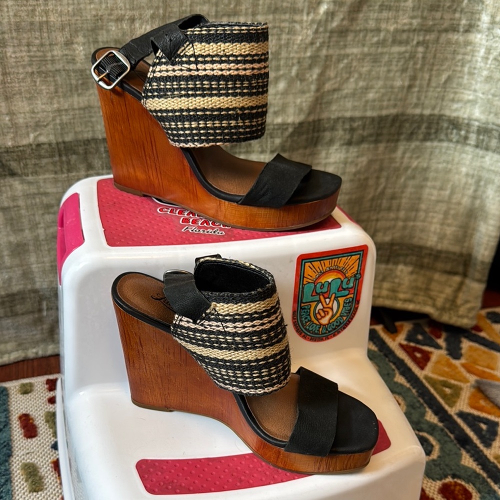 Stylish Black and Tan Wedge Sandals